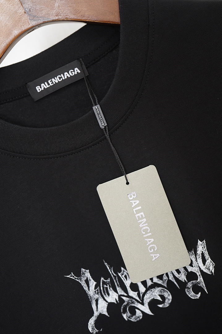 Ba1en*iaga Clothes