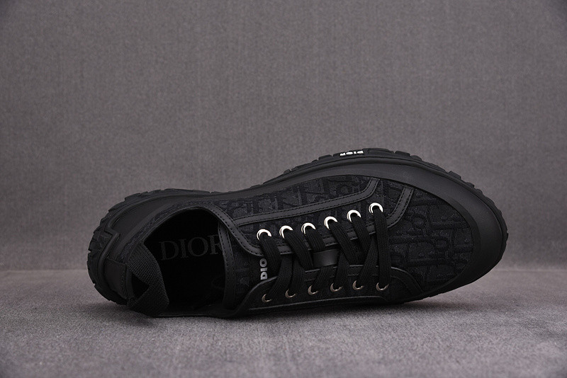 dio* sneaker