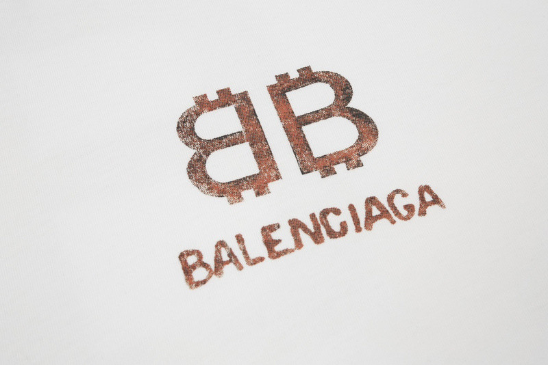 Ba*len*cia*ga clothes