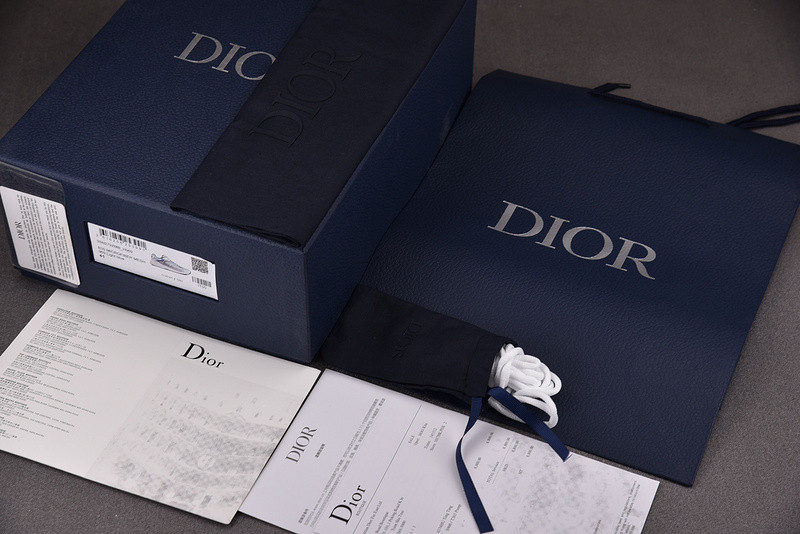 dio* sneaker