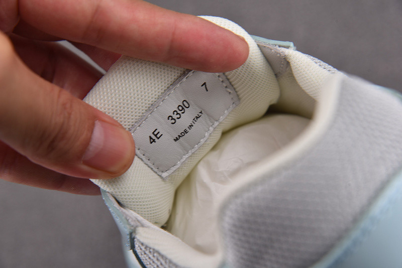 pr sneaker