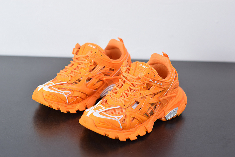 bc track sneaker