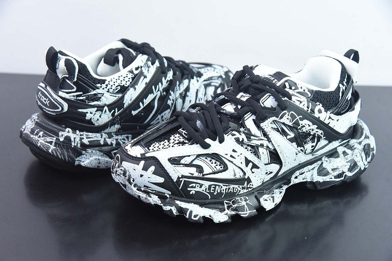 bc track sneaker