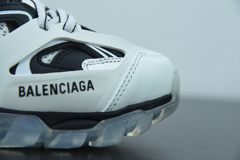bc track sneaker