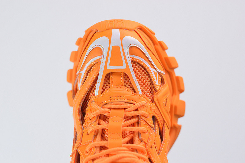 bc track sneaker