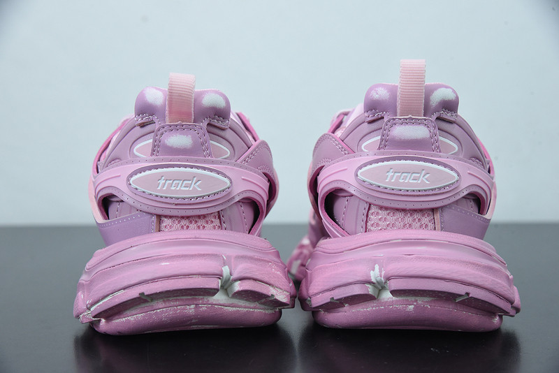 bc track sneaker