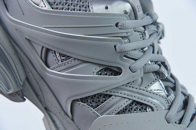 bc track sneaker