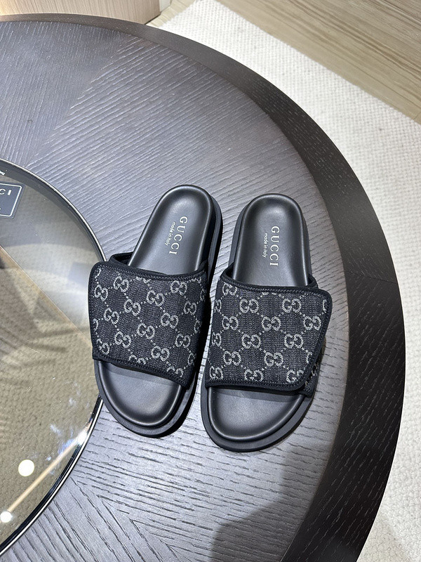 g*u*i sandals
