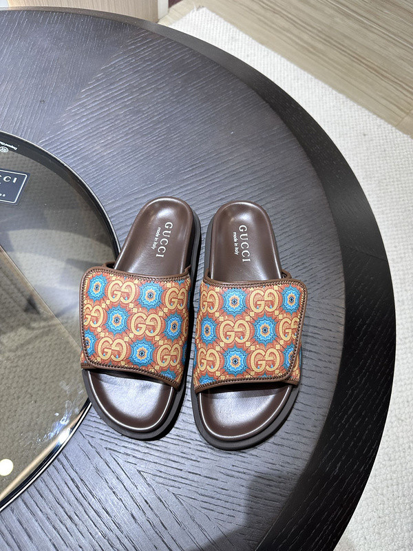 g*u*i sandals
