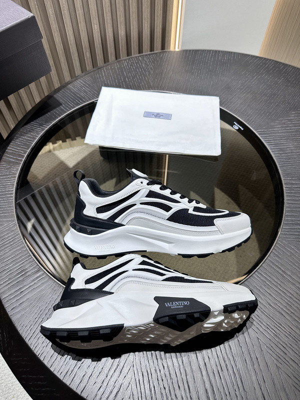 Va1e*ntin0 sneaker