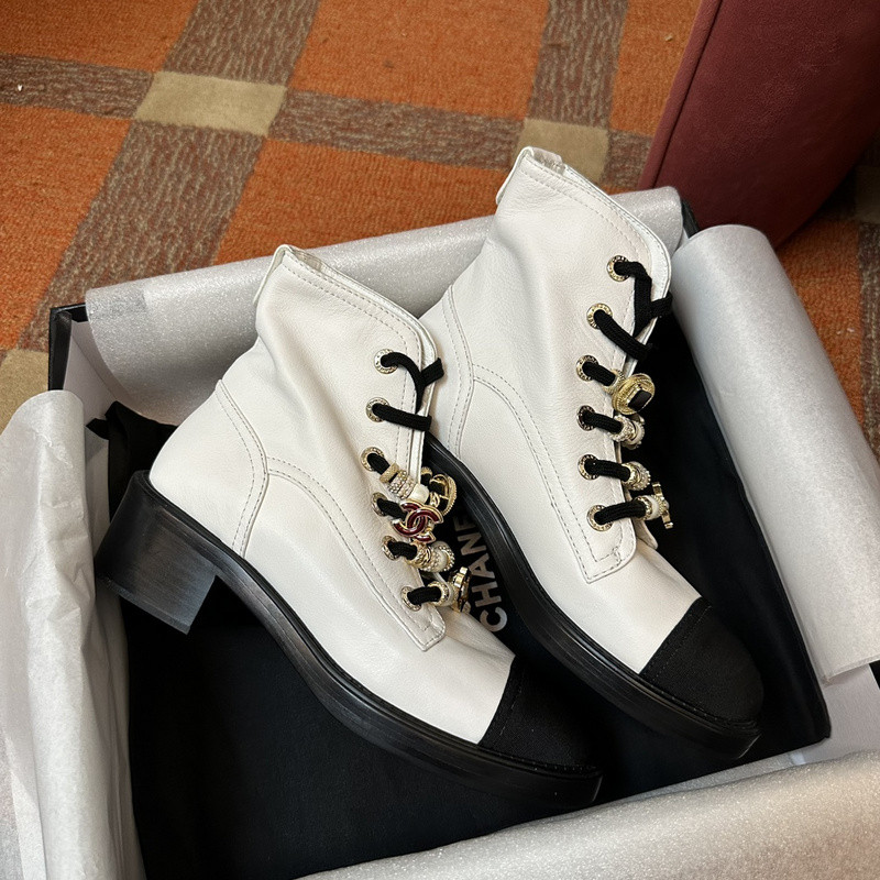 Ch*el sneaker