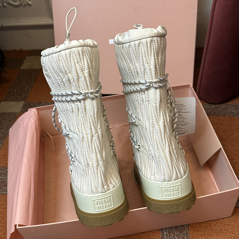 M1um1u sneaker