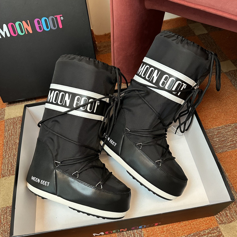mOON bOOT