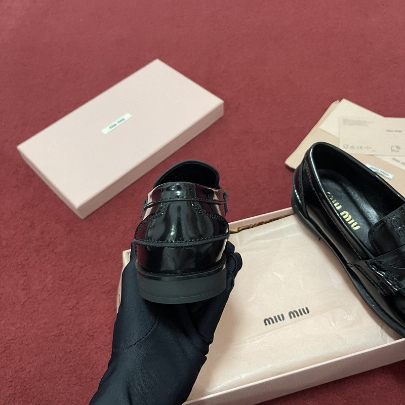 M1um1u sneaker