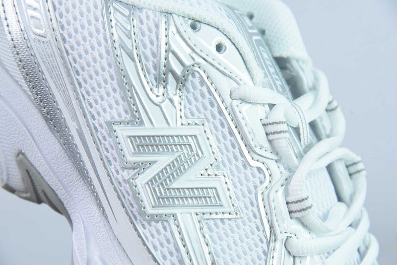 NEW BALANCE SNEAKER