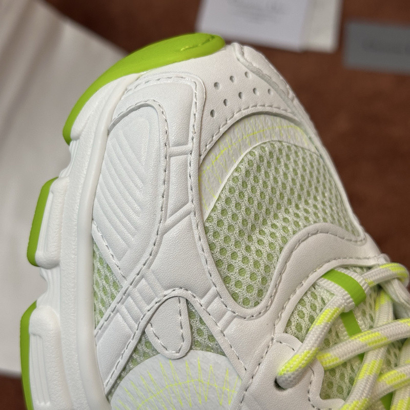 DIO* SNEAKER
