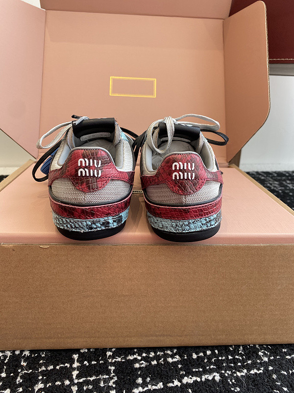 M1um1u sneaker
