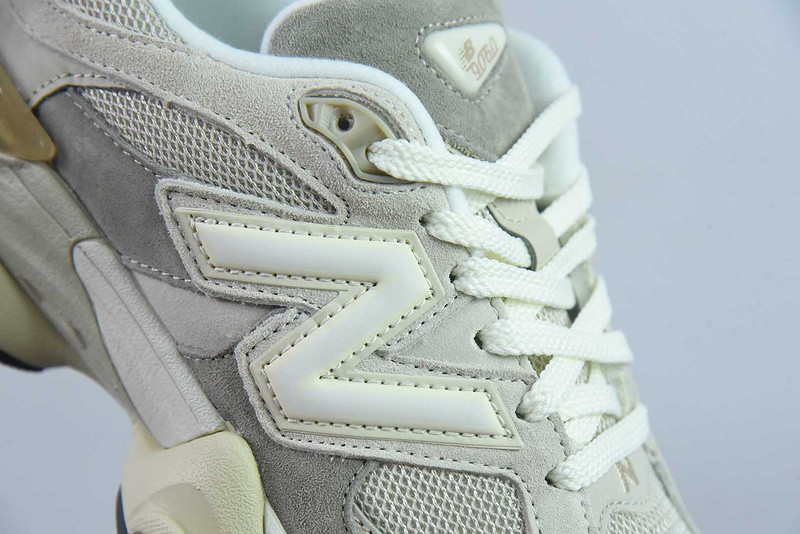 NEW BALANCE SNEAKER