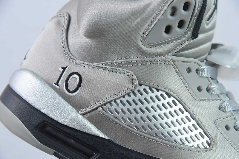 Air Jordan 5 Wings Medium Grey / Black IO2038-001