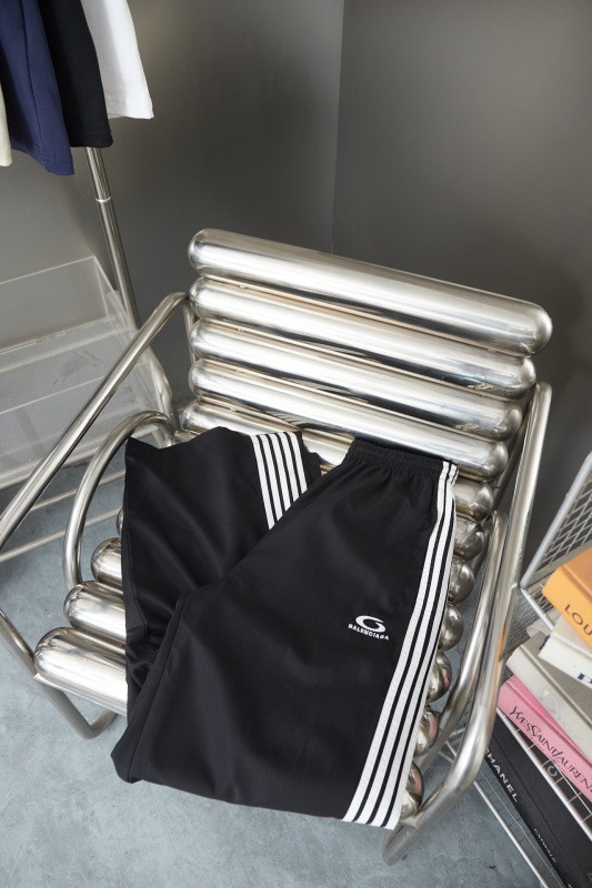 Ba1en*iaga Clothes