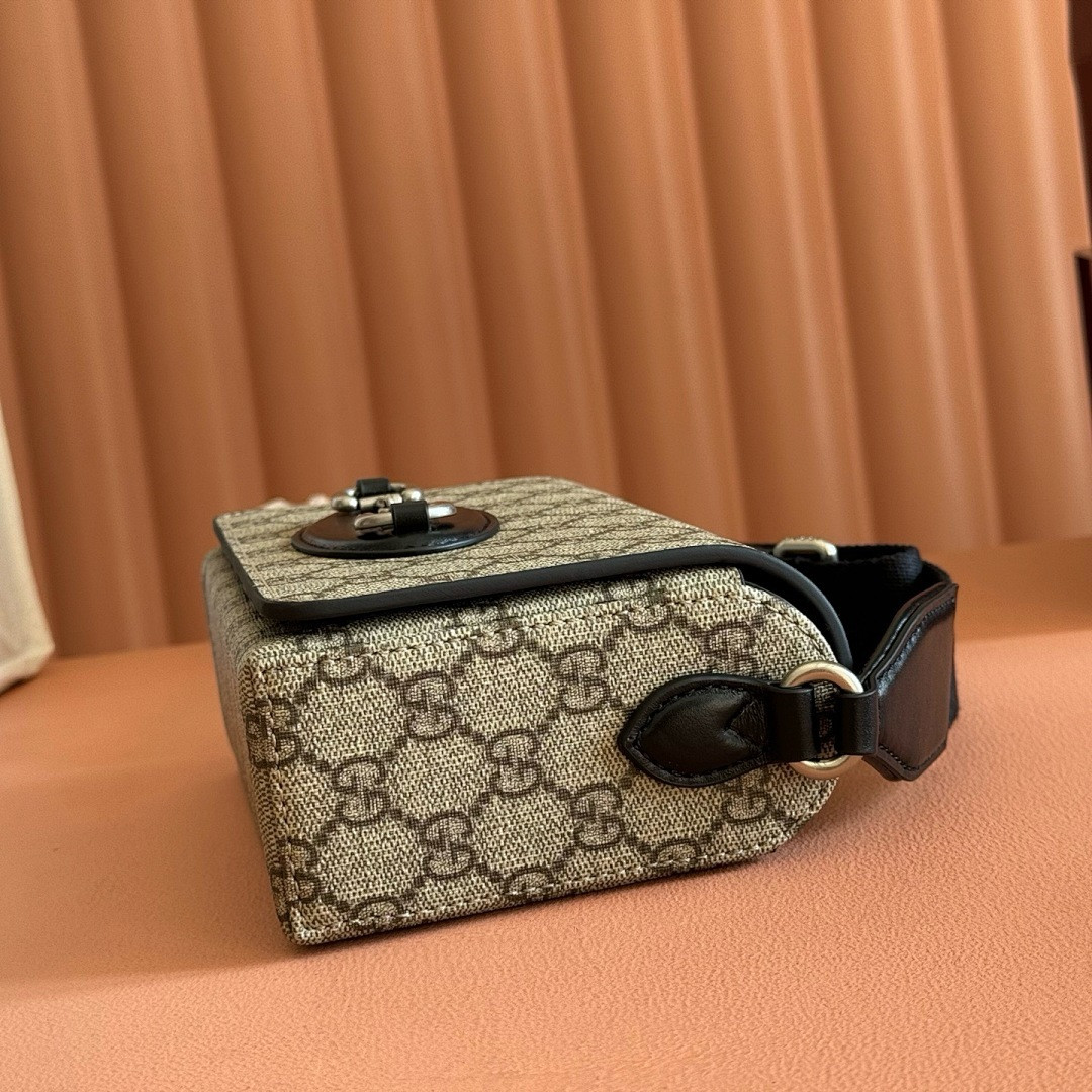 Gvc*1 BAG