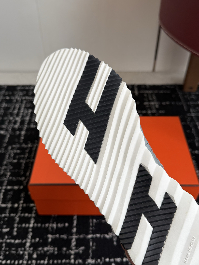 H**me5 Sneaker