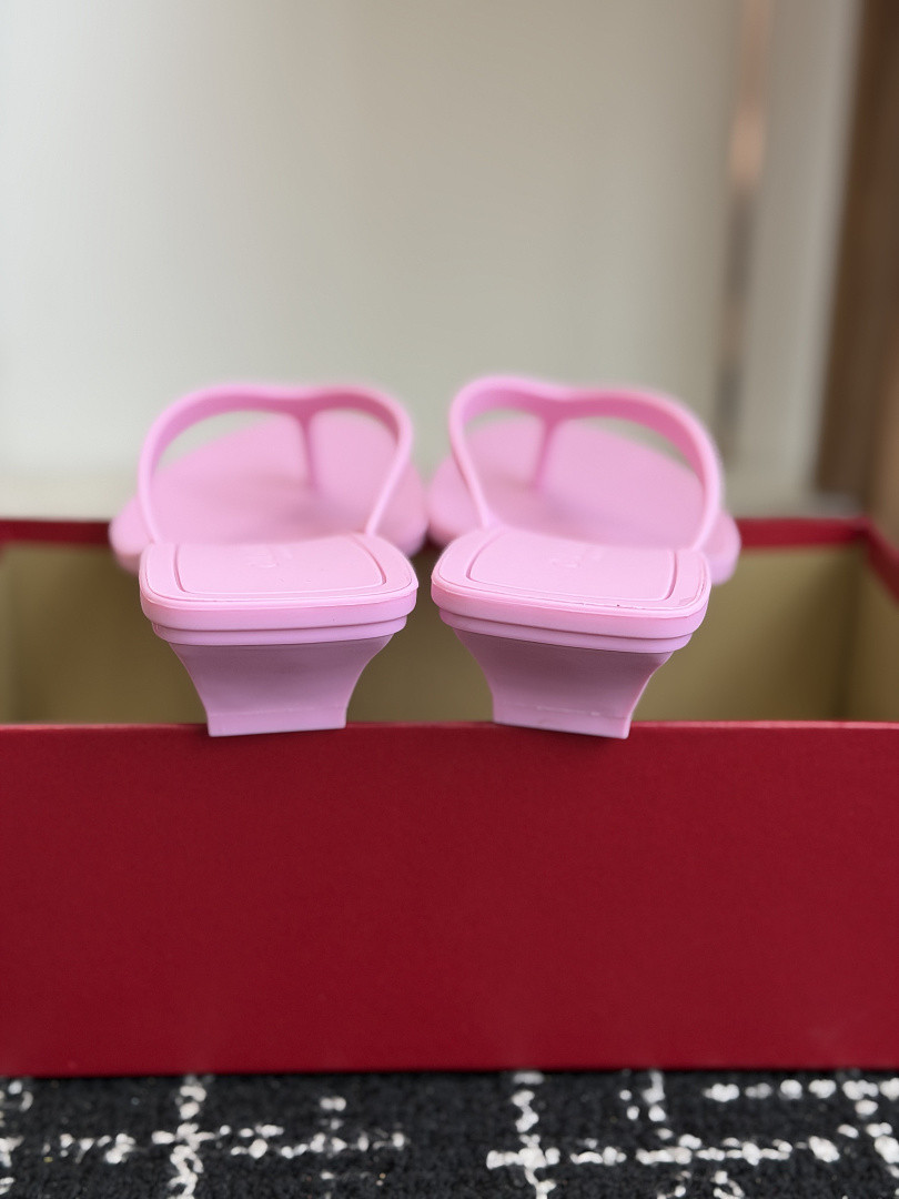 Gvc*1 SANDALS