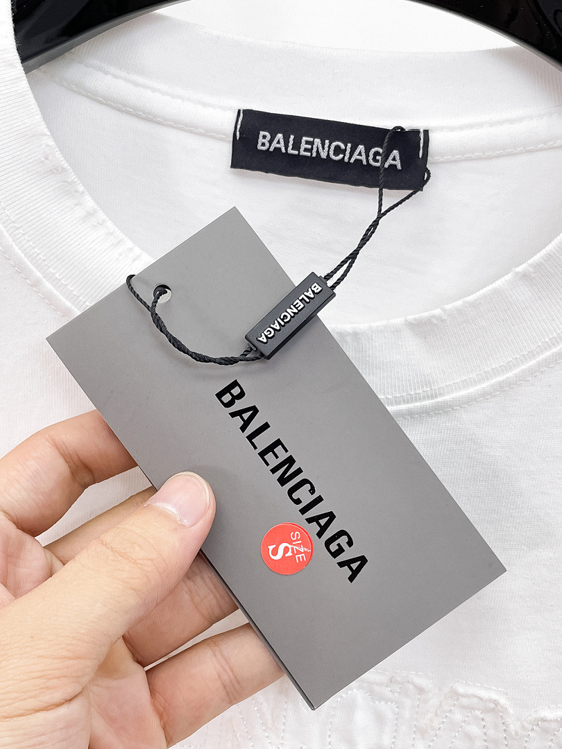 Ba1en*iaga Clothes