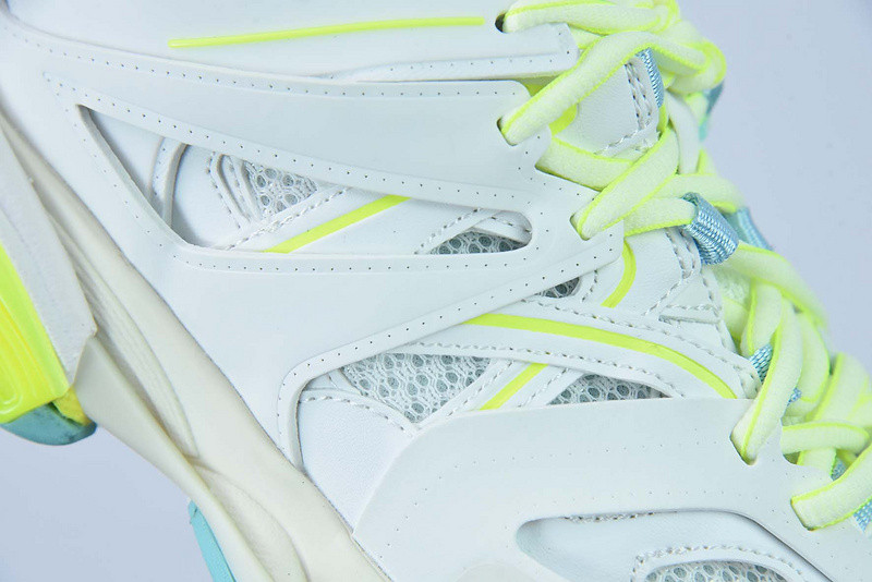 bc track sneaker
