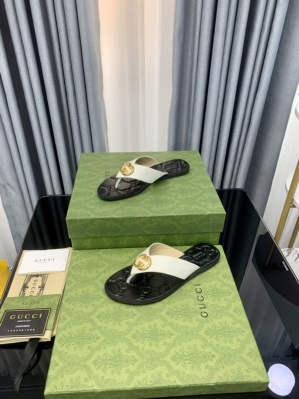g*u*i sandals