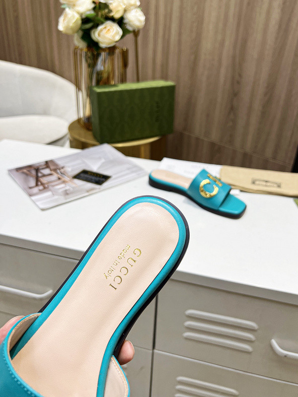 g*u*i sandals