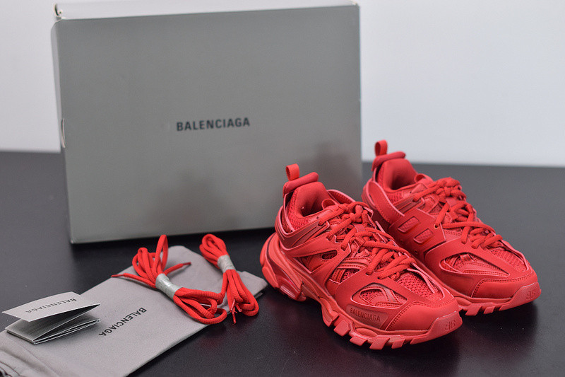 bc track sneaker