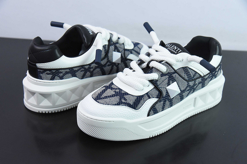 Va1e*ntin0 sneaker