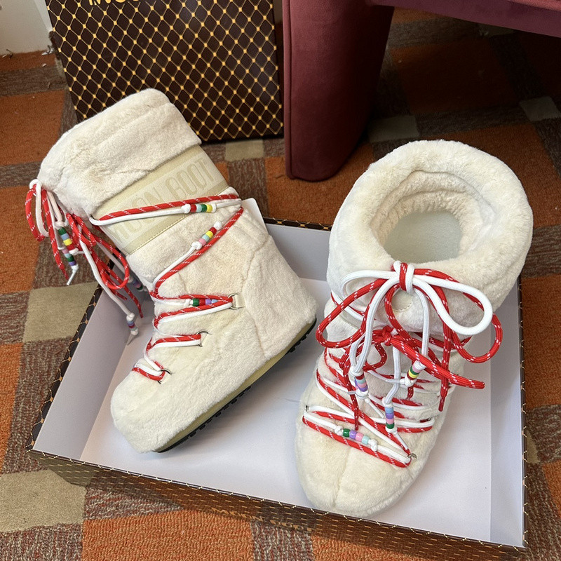 mOON bOOT