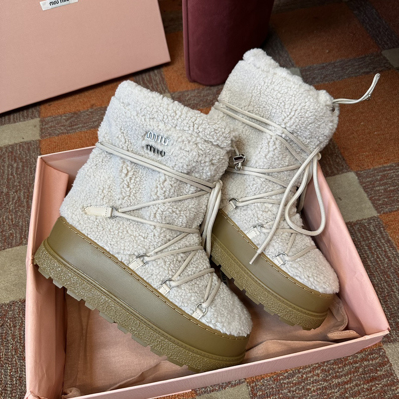 M1um1u sneaker