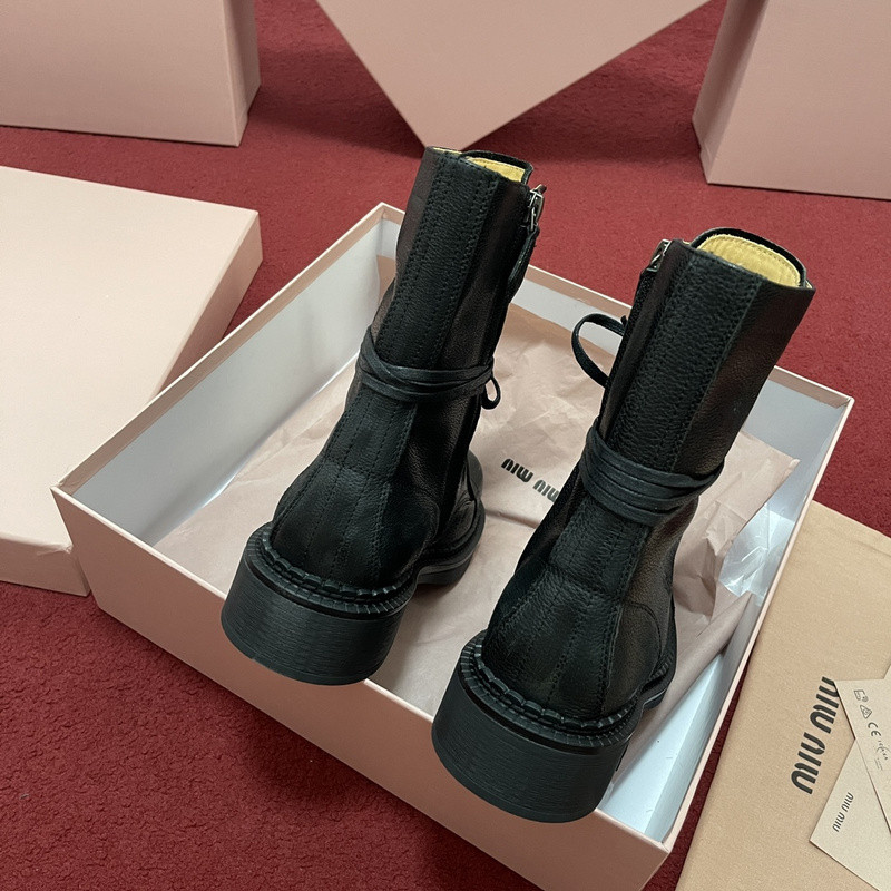 M1um1u sneaker