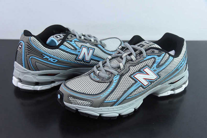 NEW BALANCE SNEAKER