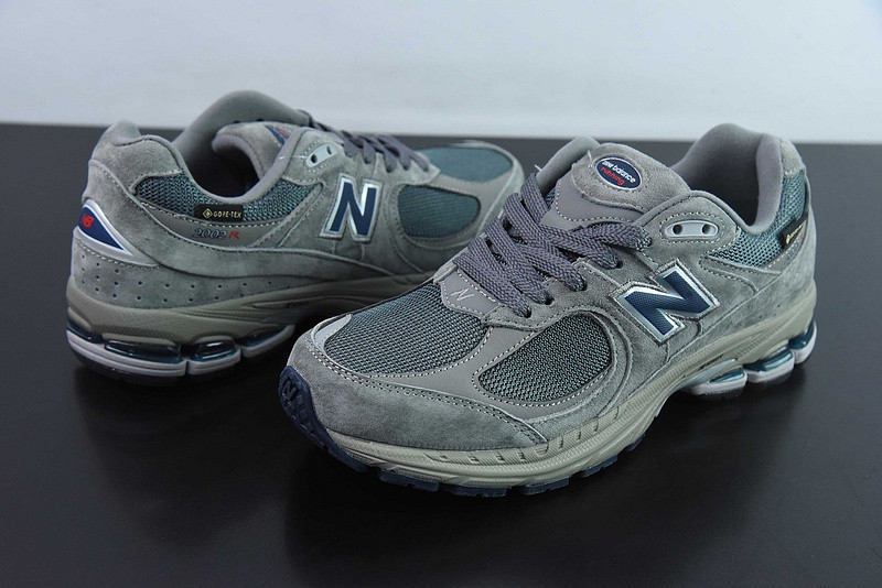 NEW BALANCE SNEAKER