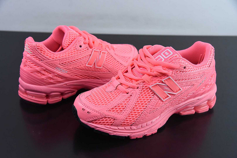 NEW BALANCE SNEAKER