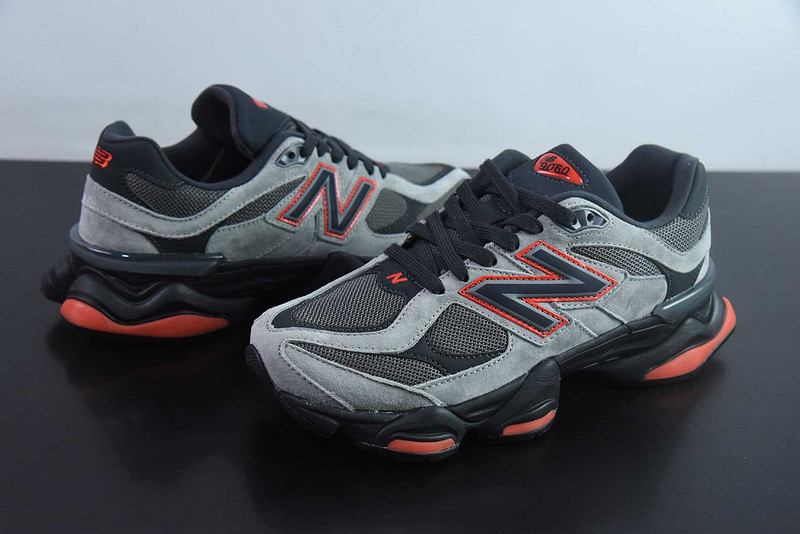 NEW BALANCE SNEAKER
