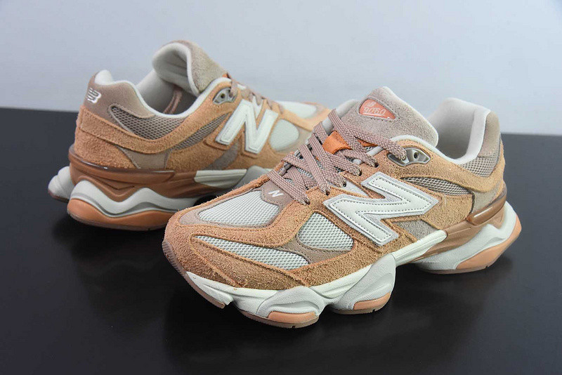 NEW BALANCE SNEAKER
