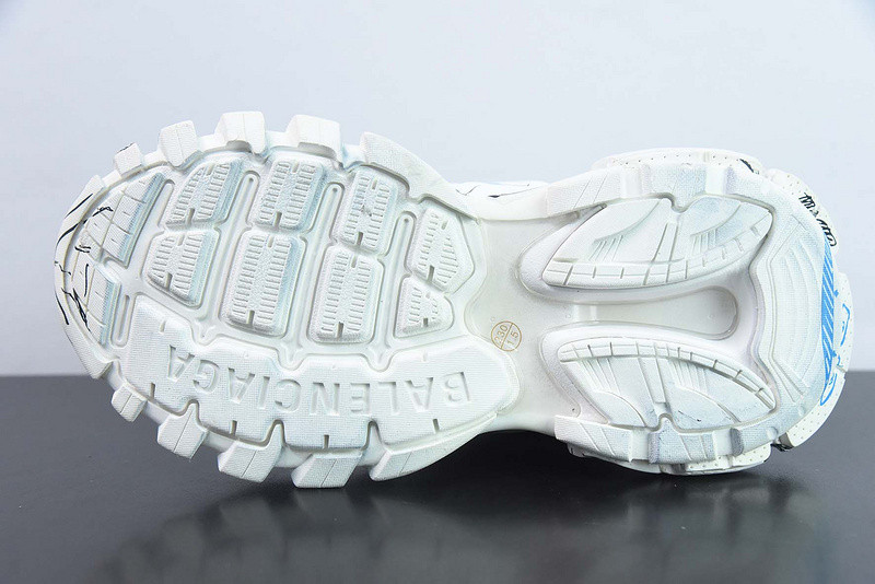 bc track sneaker