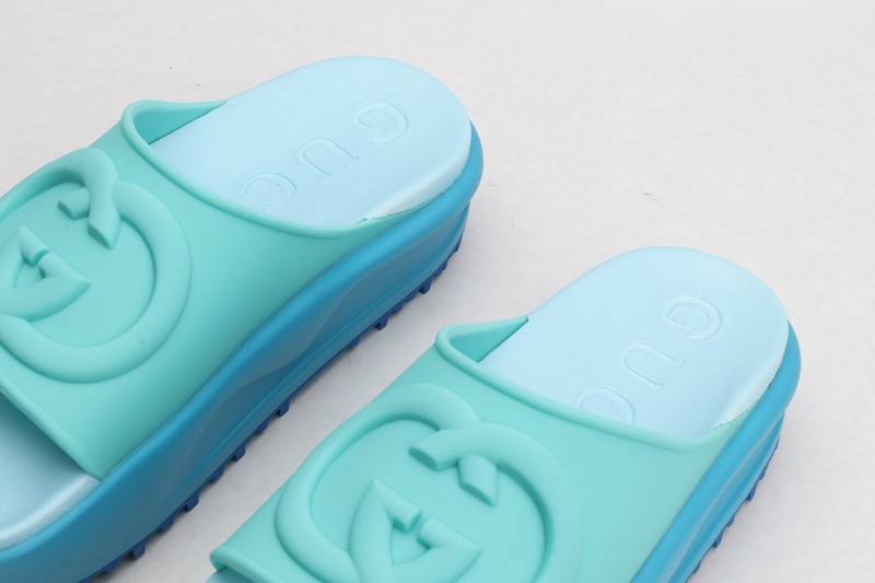 g*u*i sandals