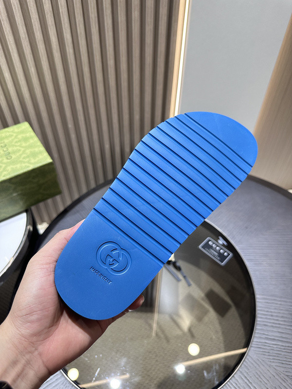 g*u*i sandals