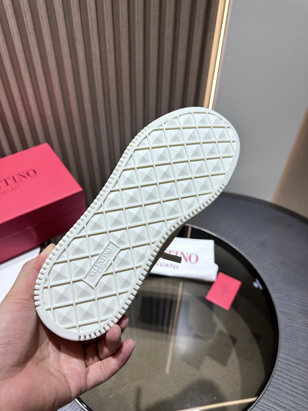 Va1e*ntin0 sneaker