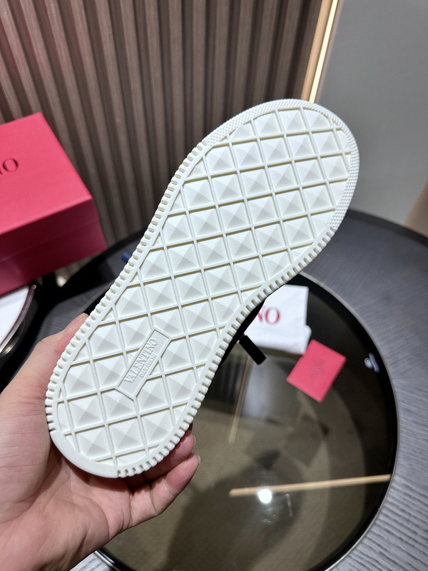 Va1e*ntin0 sneaker