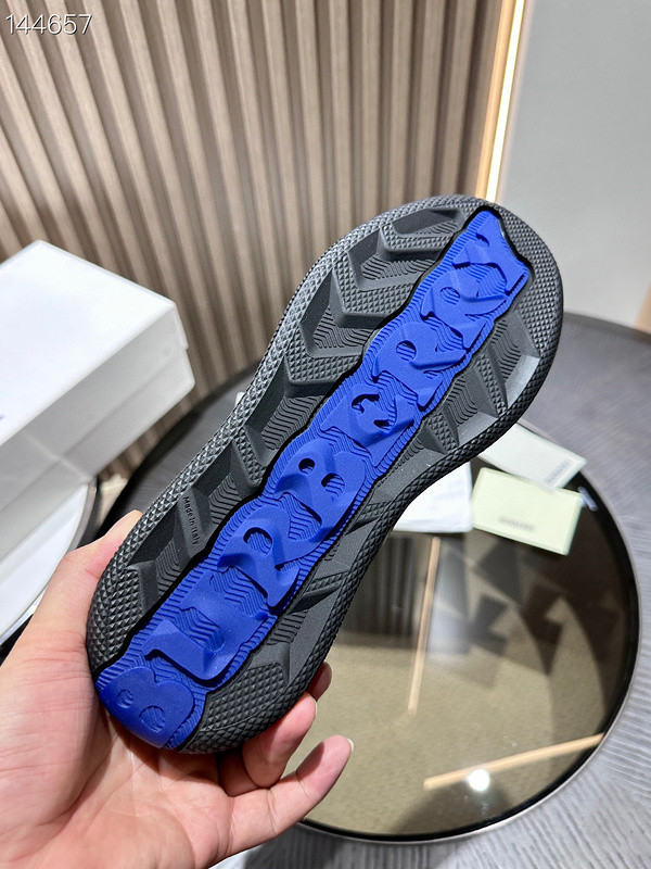 B**rry sneaker
