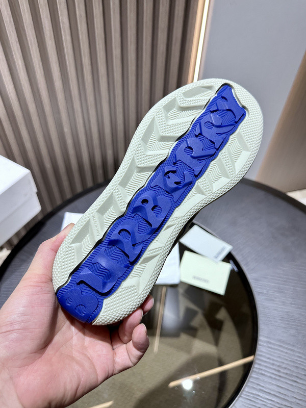 B**rry sneaker