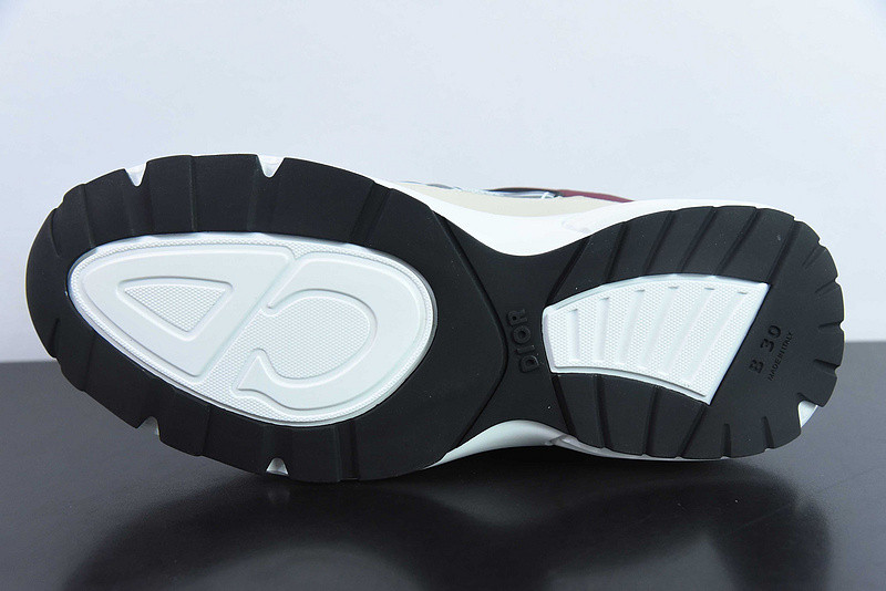 dio* sneaker