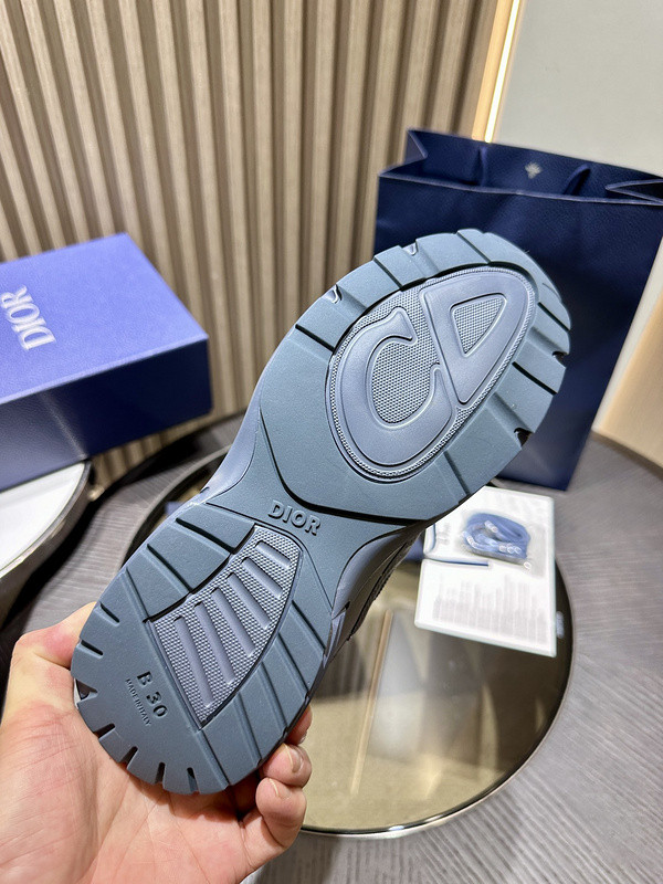 dio* sneaker
